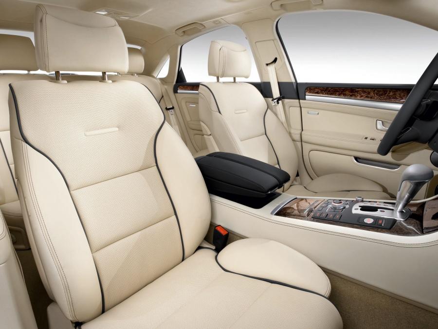 Интерьер Audi A8 L W12 Quattro (D3) 2008 года  (фото 6 из 20)